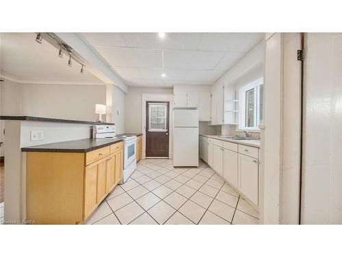 47 Grey Street, Brantford, ON - Indoor Photo Showing Kitchen