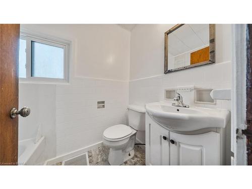 47 Grey Street, Brantford, ON - Indoor Photo Showing Bathroom