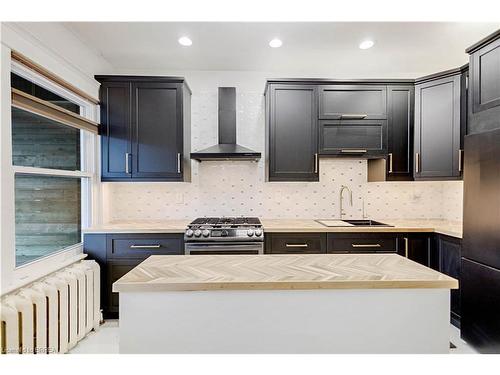 134 Sherman Avenue S, Hamilton, ON - Indoor Photo Showing Kitchen