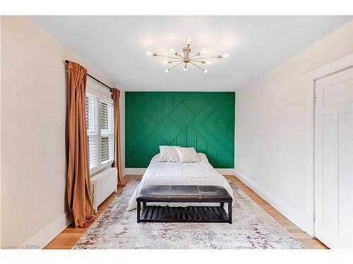 134 Sherman Avenue S, Hamilton, ON - Indoor Photo Showing Bedroom