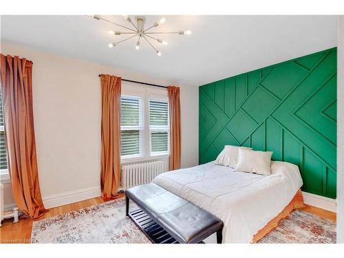 134 Sherman Avenue S, Hamilton, ON - Indoor Photo Showing Bedroom