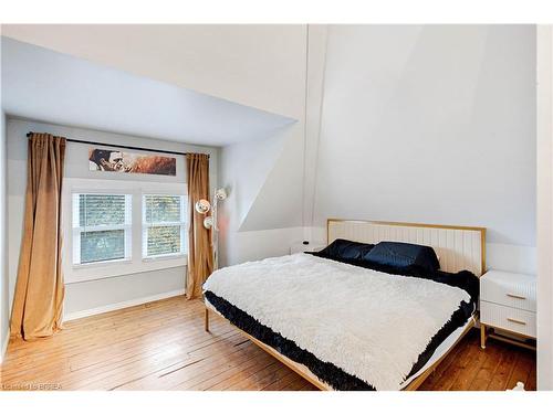 134 Sherman Avenue S, Hamilton, ON - Indoor Photo Showing Bedroom