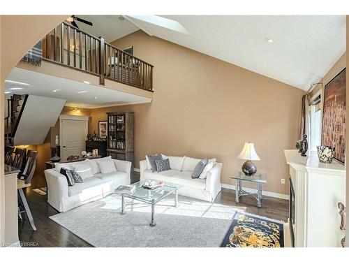 49-655 Park Road N, Brantford, ON - Indoor Photo Showing Living Room