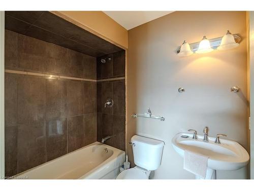 49-655 Park Road N, Brantford, ON - Indoor Photo Showing Bathroom