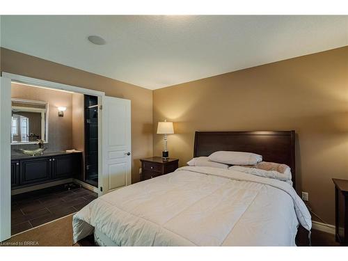 49-655 Park Road N, Brantford, ON - Indoor Photo Showing Bedroom