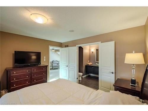 49-655 Park Road N, Brantford, ON - Indoor Photo Showing Bedroom