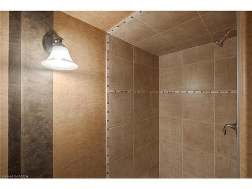 49-655 Park Road N, Brantford, ON - Indoor Photo Showing Bathroom