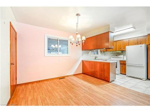 8 Stockdale Drive, Brantford, ON - Indoor Photo Showing Kitchen