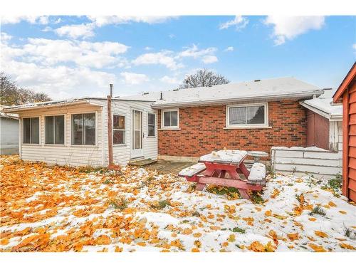 8 Stockdale Drive, Brantford, ON - Outdoor