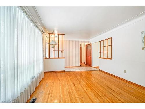 8 Stockdale Drive, Brantford, ON - Indoor Photo Showing Other Room