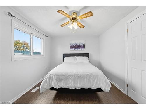 F-281 Stanley Street, Brantford, ON - Indoor Photo Showing Bedroom