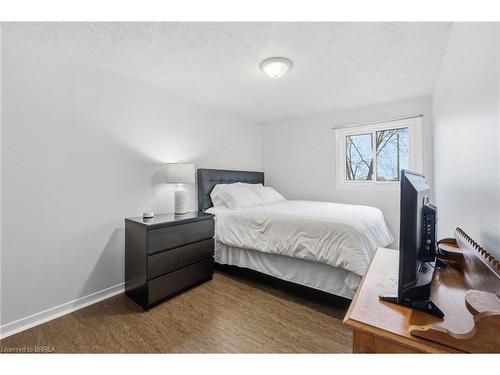 F-281 Stanley Street, Brantford, ON - Indoor Photo Showing Bedroom