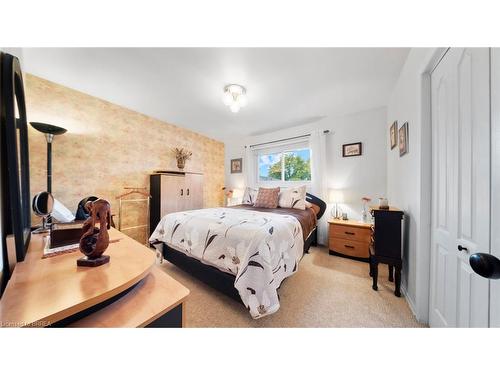42 Palm Crescent, Brantford, ON - Indoor Photo Showing Bedroom