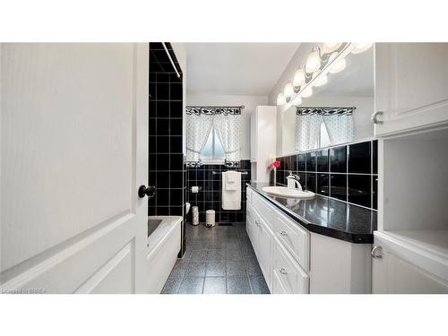 42 Palm Crescent, Brantford, ON - Indoor Photo Showing Bathroom