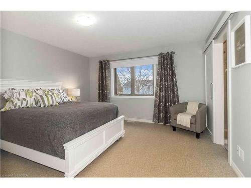 D2-12 Brantwood Park Road, Brantford, ON - Indoor Photo Showing Bedroom