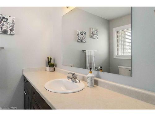 D2-12 Brantwood Park Road, Brantford, ON - Indoor Photo Showing Bathroom