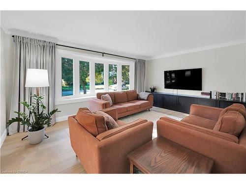 17 Preston Drive, St. Catharines, ON - Indoor Photo Showing Living Room
