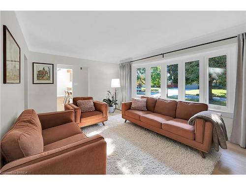 17 Preston Drive, St. Catharines, ON - Indoor Photo Showing Living Room