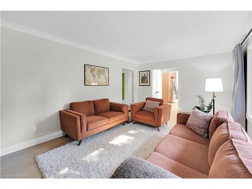 17 Preston Drive, St. Catharines, ON - Indoor Photo Showing Living Room