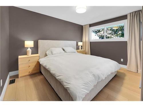17 Preston Drive, St. Catharines, ON - Indoor Photo Showing Bedroom