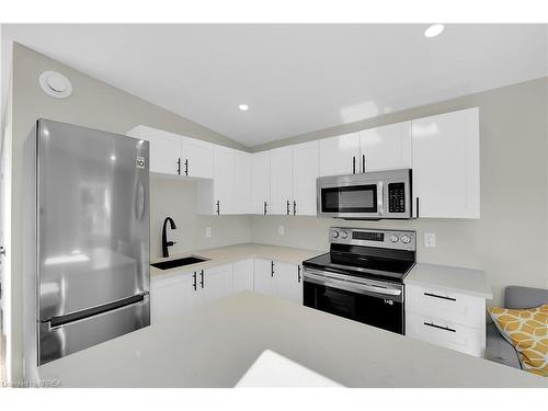 17 Preston Drive, St. Catharines, ON - Indoor Photo Showing Kitchen