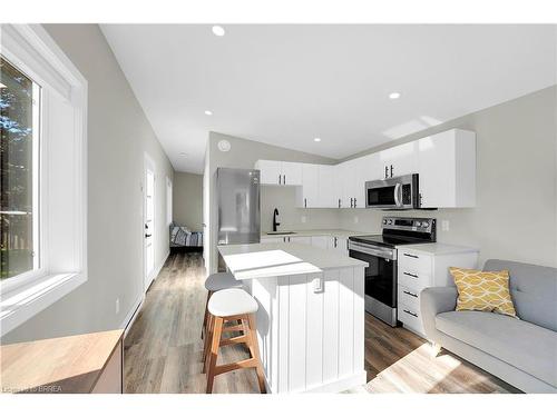 17 Preston Drive, St. Catharines, ON - Indoor Photo Showing Kitchen With Upgraded Kitchen