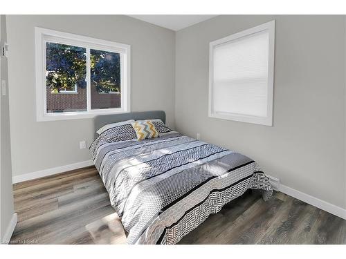 17 Preston Drive, St. Catharines, ON - Indoor Photo Showing Bedroom
