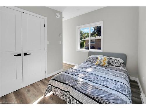 17 Preston Drive, St. Catharines, ON - Indoor Photo Showing Bedroom
