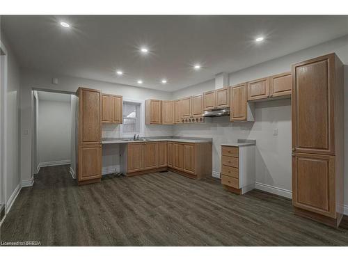 5 Halls Avenue, Brantford, ON - Indoor Photo Showing Kitchen