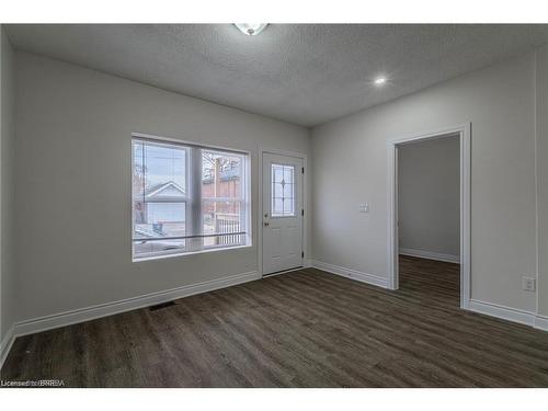 5 Halls Avenue, Brantford, ON - Indoor Photo Showing Other Room