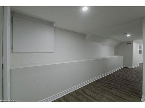 5 Halls Avenue, Brantford, ON - Indoor