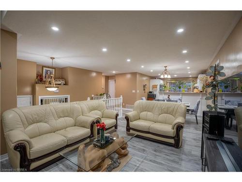 53 Mission Road, Brantford, ON - Indoor Photo Showing Living Room