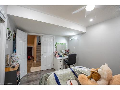 53 Mission Road, Brantford, ON - Indoor Photo Showing Bedroom
