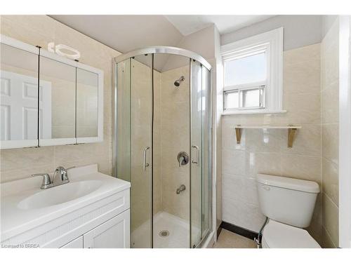 166 Beach Road, Hamilton, ON - Indoor Photo Showing Bathroom