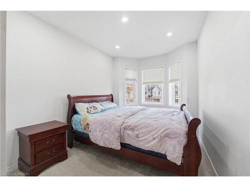 29 Arnold Marshall Boulevard, Caledonia, ON - Indoor Photo Showing Bedroom
