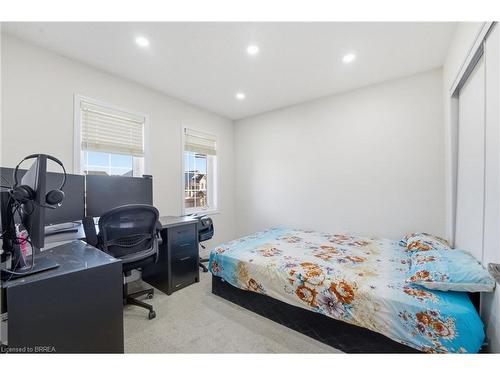 29 Arnold Marshall Boulevard, Caledonia, ON - Indoor Photo Showing Bedroom