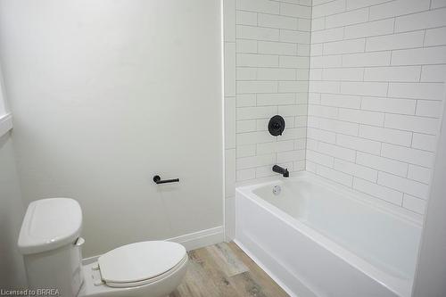 2-160 Darling Street, Brantford, ON - Indoor Photo Showing Bathroom
