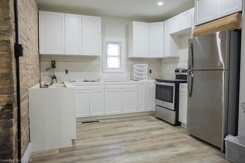 2-160 Darling Street, Brantford, ON - Indoor Photo Showing Kitchen
