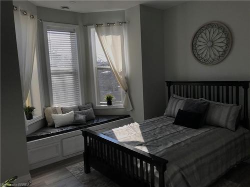 4-98 Lorne Crescent, Brantford, ON - Indoor Photo Showing Bedroom