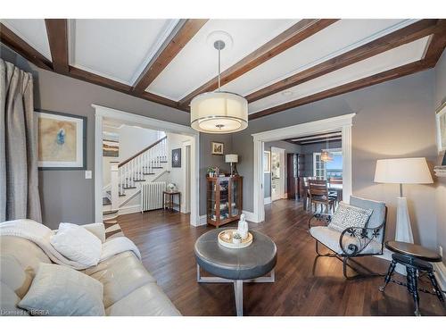 47 Mountain Park Avenue, Hamilton, ON - Indoor Photo Showing Living Room