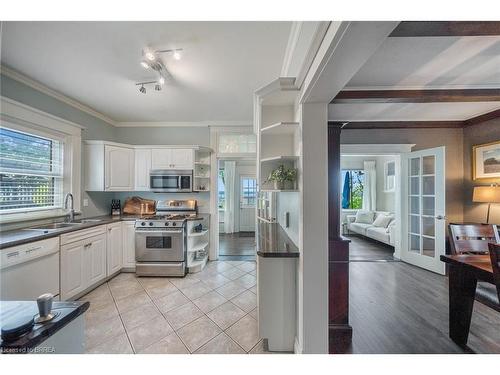 47 Mountain Park Avenue, Hamilton, ON - Indoor Photo Showing Kitchen