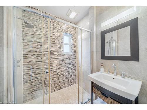 47 Mountain Park Avenue, Hamilton, ON - Indoor Photo Showing Bathroom