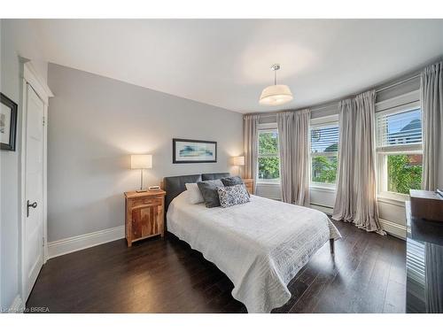 47 Mountain Park Avenue, Hamilton, ON - Indoor Photo Showing Bedroom