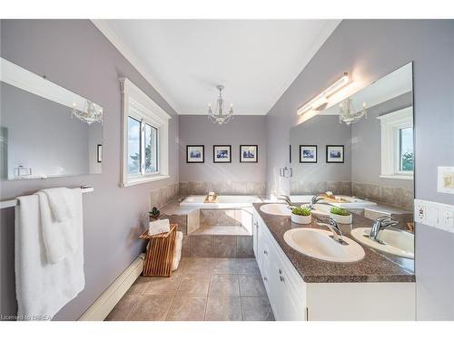 47 Mountain Park Avenue, Hamilton, ON - Indoor Photo Showing Bathroom