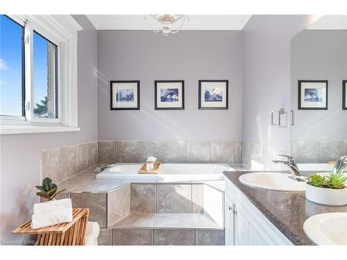 47 Mountain Park Avenue, Hamilton, ON - Indoor Photo Showing Bathroom