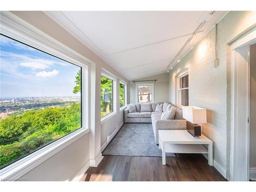 47 Mountain Park Avenue, Hamilton, ON - Indoor