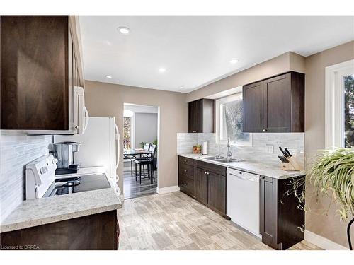 36 Valerie Court, Cambridge, ON - Indoor Photo Showing Kitchen