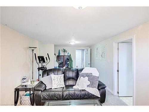 36 Valerie Court, Cambridge, ON - Indoor Photo Showing Living Room