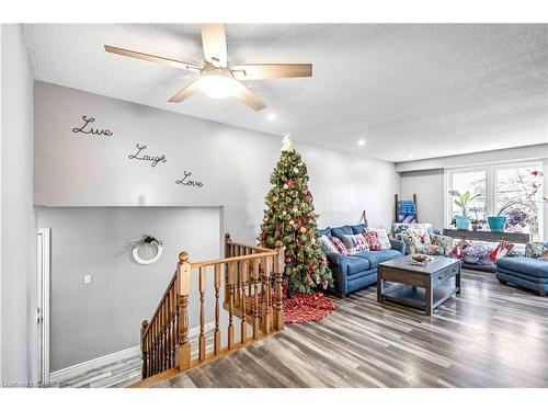 36 Valerie Court, Cambridge, ON - Indoor Photo Showing Living Room