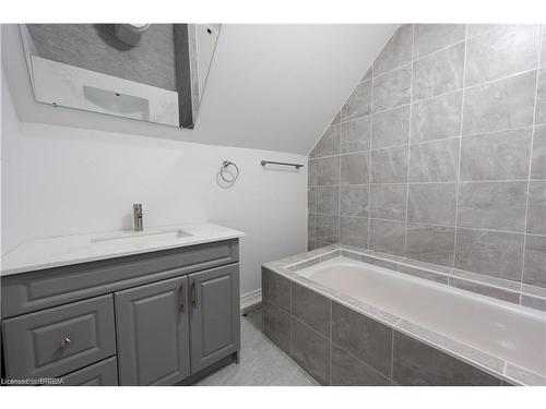 4C-16 Arthur Street, Brantford, ON - Indoor Photo Showing Bathroom